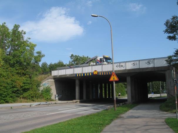 Många av dessa elever använder också gång- och cykelvägnätet inom utrednings- och influensområdet för att ta sig till och från skolan.