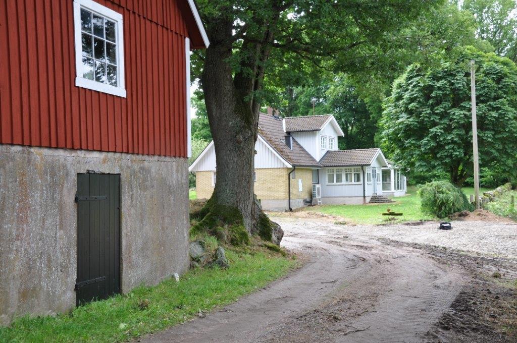 Hässleholm Ynglingarum 1:7 del av Om fastigheten Typ: Hästgård Boarea: 130 m² Biarea: 60 m² Mark: 1,7 ha Antal rum: 5 Pris: 2,15 MSEK/hbj Län: Skåne Kommun: Hässleholm Kontakt Allmänt Häst- eller