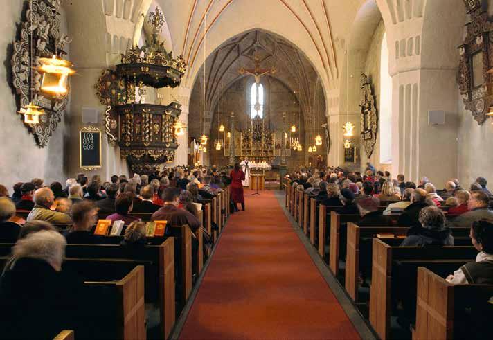 20 VÄRLDSARV I SVERIGE Interiör mot öster vid altargången i Nederluleå kyrka. Foto: Gabriel Hildebrand/Raä.