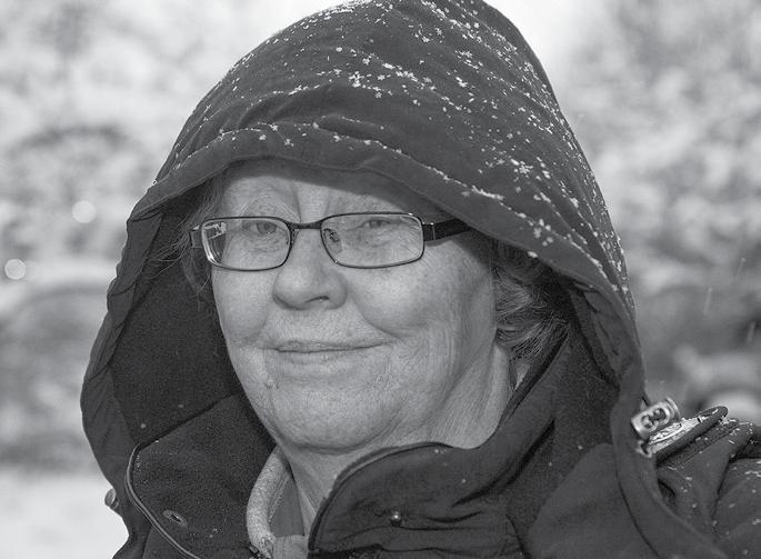 En genetisk, som bidrar med sitt ägg, en biologisk som burit fostret och en social som tar hand om barnet efter födelsen.