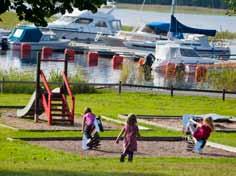 Restaurangen på Ekenäs Gästhamn och Camping erbjuder på lördag; Laxbuffé Söndag; Bonnlunch dvs.