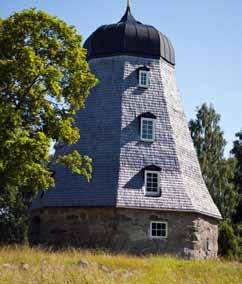 En hoppborg finns att hoppa i för alla barn. Vi finns på denna station: Frykdalens Fårfarm Egentillverkade charkvaror, grillning av egentillverkade korvar.