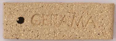 1114 är blandad av olika eldfasta leror med tillsats av piplera, som ger en stark lera med ljust brun yta. Reducerad i gasugn vid 1280 C får leran en orange-brun ton.