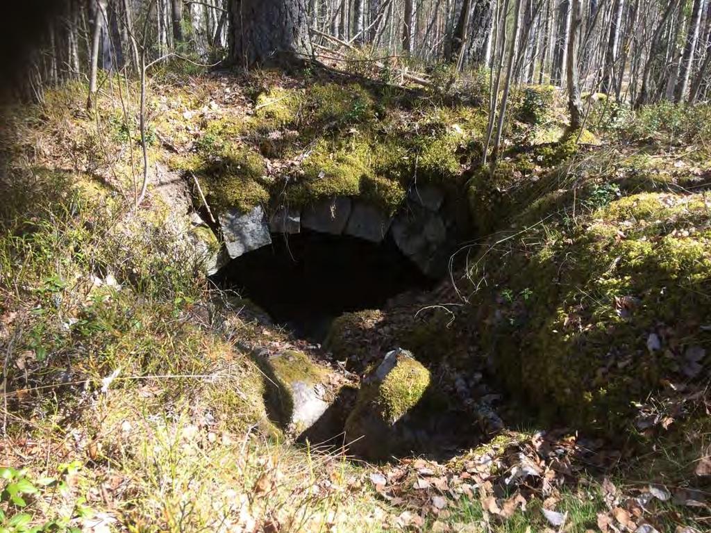 Viktiga kulturhistoriska värden - Äldre industriell karaktär: Slaggvarpsområdena i Bergsgården och Österå ger området en industriell bergsmansprägel.