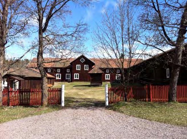 Åkrarna är trots sin storskalighet fortfarande flikiga och med gipar. Odlingsmarkerna ligger i direkt anslutning till Bergsgårdens bebyggelse i sydväst.