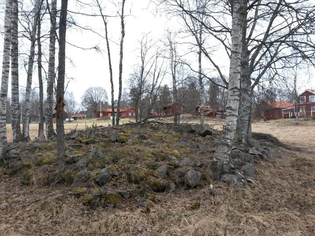 tillkommit. Runt Lilltorpet präglas markerna av 1700-tal och 1800-tal, med relativt stora och symmetriska ytor med stora odlingsrösen och diken.