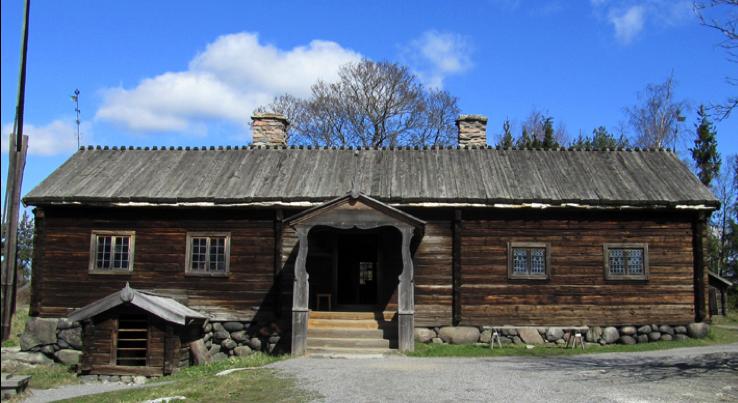 De tre bilderna på den här sidan visar en bondgård från 1600- och