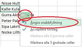 Slå ihop kolumner med Snabbfyllning På samma sätt som du kan dela upp en kolumn med Snabbfyllning så kan du också slå ihop kolumner med Snabbfyllning.