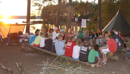 Boende och mat Under sin vistelse på Akka Adventure Camp bor man i fyra stora indiantält som är på ca 45 kvadrat meter vardera, två kill samt två tjejtält.