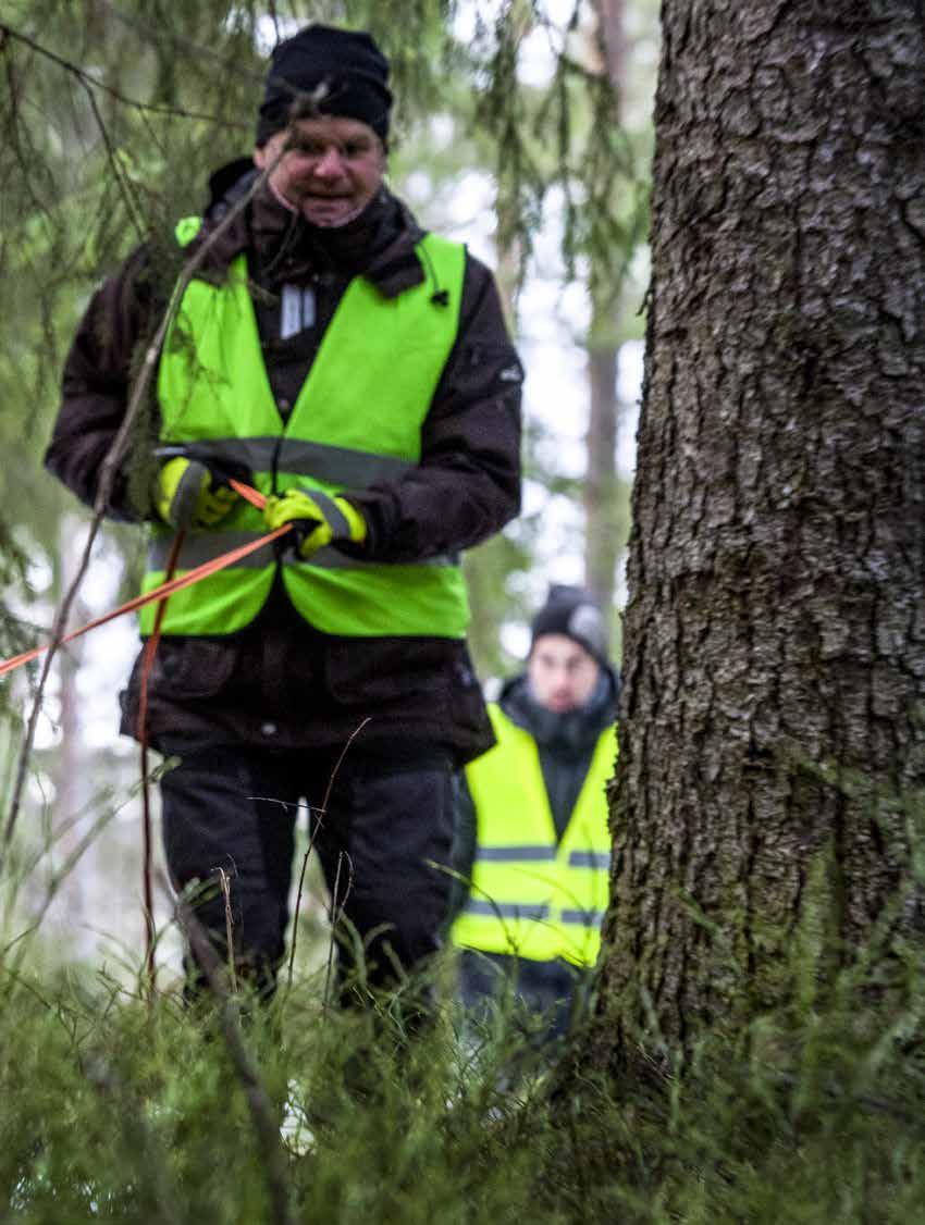 REPORTAGE MISSING PEOPLE SÖKHUNDEN Geisha med husse Stefan Johansson