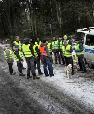 REPORTAGE Det börjar skymma över skogen som sluttar ner mot badplatsen, och dagsljuset kämpar för att hålla sig kvar på en av årets mörkaste dagar. Det är gråkallt och minus 7 grader, och det blåser.