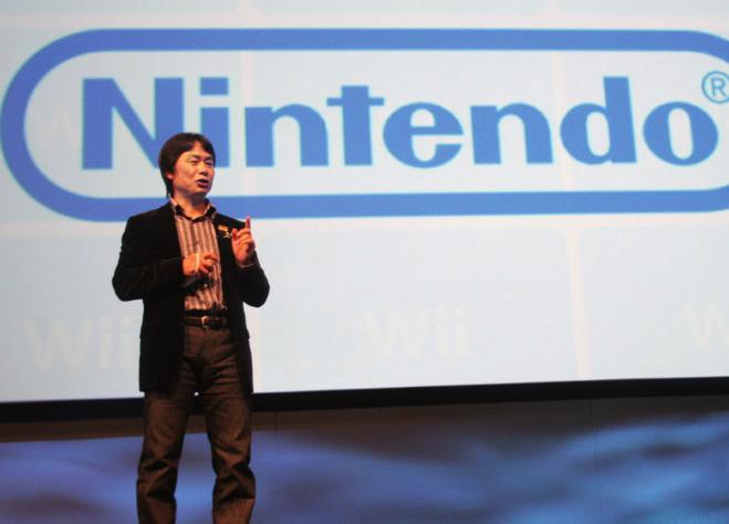 REAKTIONER REFLEKTIONER OCH REAKTIONER Läs våra bloggar på: MII-AMOTO Innan Nintendos demonproducent Shigeru Miyamoto klev in på scenen under årets GDC-mässa så dök han upp i Mii-form på bioduken