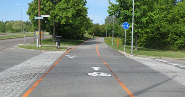 I Norge är det vanligt att symbolerna istället fälls ned i asfalten Testas