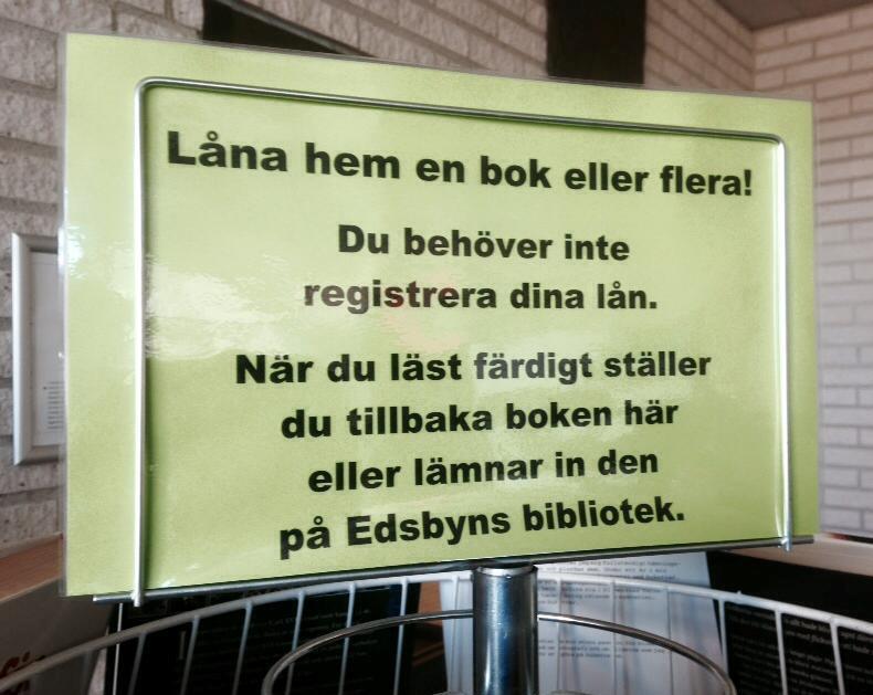 Folkbibliotekets uppsökande arbete och andra aktiviteter gentemot barn och ungdomar på fritiden - Sagostunder på båda folkbiblioteken med möjlighet att rita, leka och spela spel.