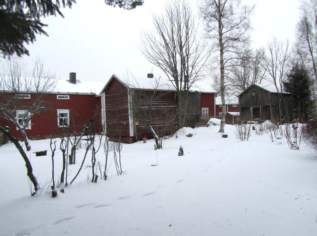 Byggnaderna verkar vara i nöjaktigt/dåligt skick men har mycket