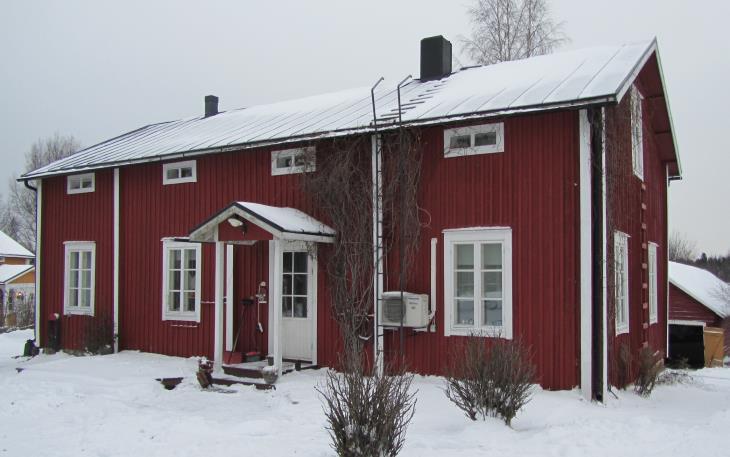 AM/s-område: Kvartersområde för lantbrukslägenheters driftscentrum. Område där miljö bör bevaras. Byggnaden: sr, byggnaden som bör skyddas.