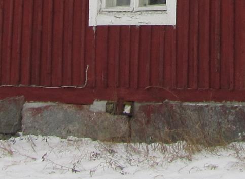 'Allt är gjort till Skaparens ära och vår nytta' Anders Ehrström" Byggnaden har förlängts på den västra änden år 1898.