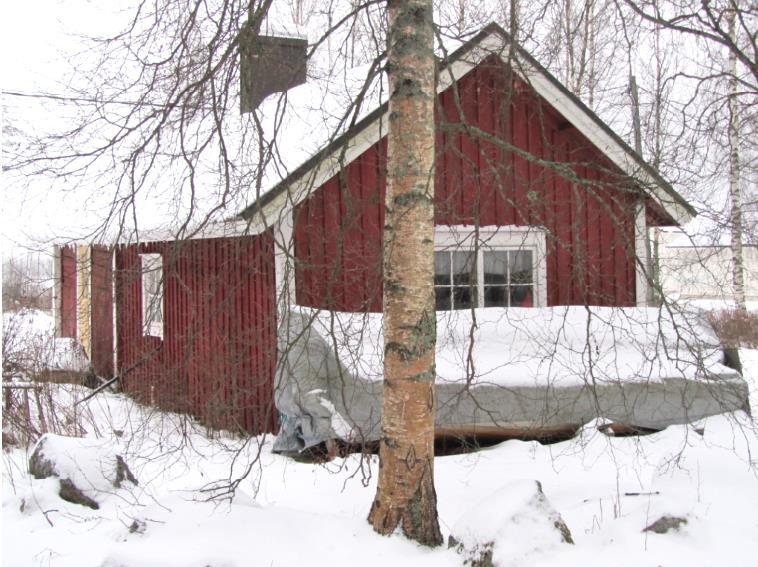 UTHUS, BESKRIVNING OCH FOTOGRAFIER 2016 Byggnad nr. 62 BESKRIVNING Uthus med plåt sadeltak.