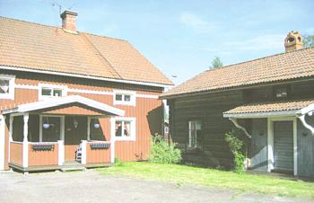 ÅLHKILEN - Korsgattu 7 Äldre avstyckad gårdsfastighet (hästgård), massor av möjligheter! Rymligt, renoverat bostads - hus i 1½-plan.