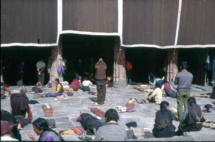 Den tibetanska förbättringen är att tibetanerna trots ökat förtryck håller stilen och till och med är ännu vänligare och hjärtligare än för fyra år sedan.