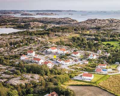 KUSTNÄRA FASTIGHETSMÄKLARE 5/2017 29 TOMT HEESTRAND TEGELSTRAND Byggklar tomt i avkopplande miljö med utsikt över farleden mot Hamburgsund. Kommunalt VA.