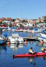 Ön har med åren fått sin prägel av Klåvaområdet med en livfull fiskehamn, ett flertal restauranger, caféer, livsmedel, turistbyrå, gym och ett stort utbud av butiker. Här avgår båtarna till Vinga fyr.