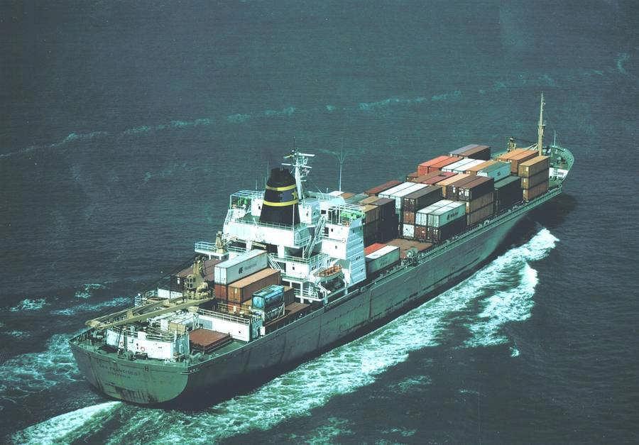 4 Fartygen San Francisco, foto av Marc Piche 1985 strax innan försäljningen När Rederi AB Nordstjernan beställde sina fem containerfartyg var dessa bland de första och största renodlade