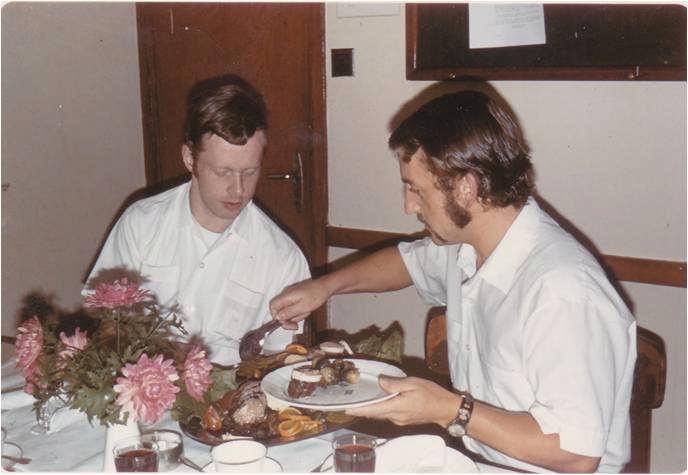 Ovanstående foto är taget i Lions Gate då jag var ung förste kock i fartyget. Personen till höger i bild är salongsuppassaren Stephan Genser.
