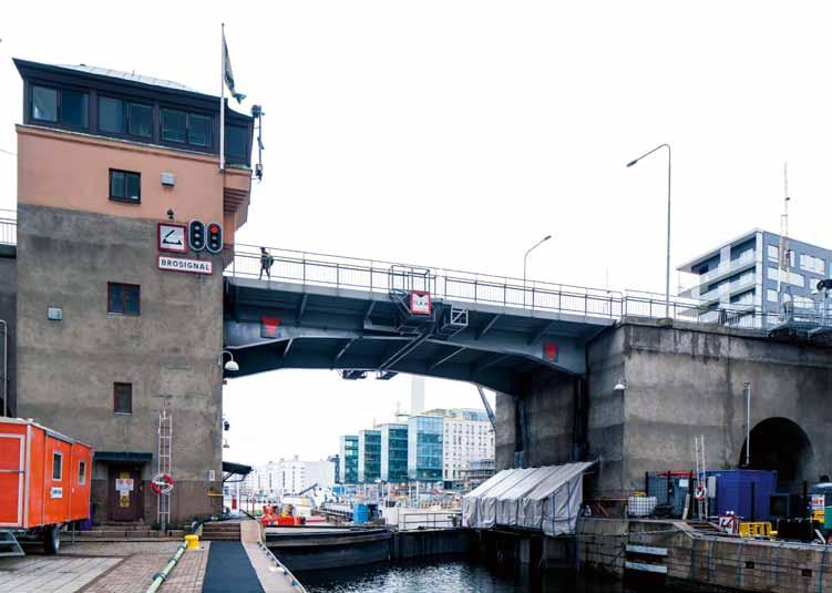 Peter Tilder, verksamhetsansvarig på Allblästring AB. 8 Anti-Corrosion NYTT 1/2016 Hammarbyslussen delar Årstaviken som tillhör Mälaren och Hammarby sjö som är en del av Östersjön.