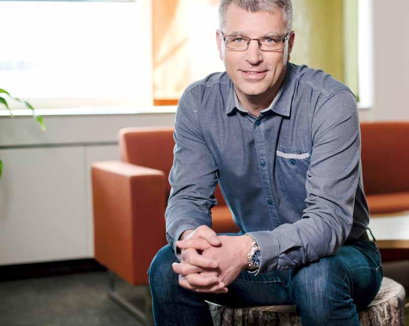 VI PÅ SDC: STAFFAN OLSSON Problemlösare och livräddare Kanske är det viljan att hjälpa andra, att vara en räddande hand, en räddare i nöden, som format Staffan Olssons val av såväl arbete som fritid.