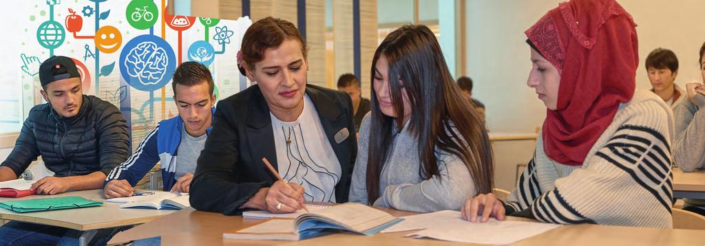 IM Introduktionsprogrammen IM INTRODUKTIONSPROGRAMMEN GYMNASIEFÖRBEREDANDE PROGRAM Vi skräddarsyr din utbildning för att du ska nå Ditt mål! Saknar du behörighet för gymnasiet?