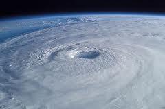 Tropiska cykloner Bildas över varma hav > 27 o C