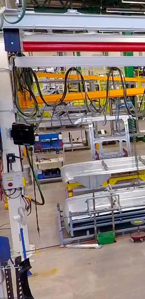 Specialfordonstillverkaren Laxå Special Vehicles växte ur sina befintliga lokaler och till den nya produktionsanläggningen behövde det investeras i ny lyftutrustning.