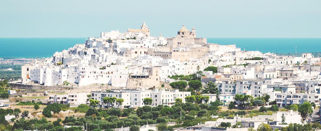 Alberobello är känt för sina över tusen toppiga hus och brukar kallas trullis huvudstad.