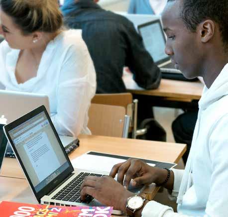 >> YRKESHÖGSKOLAN Inom yrkeshögskolan finns det utbildningar som kombinerar teori och praktik.