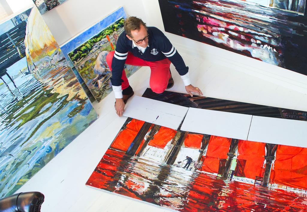 Målningar från golv till tak i Anders Skölds ateljé. Den här veckan öppnar hans nya utställning. Det kreativa företaget en Får man tjäna pengar på konst?