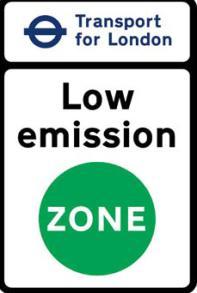 UTREDNING 61(101) England (London): Områdesmärke med text Low emission ZONE. Ordet ZONE är inskrivet i en grön cirkel.