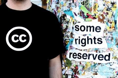 En viktig sak att komma ihåg när du använder Creative Commons material är att du alltid behöver tala om vem som gjort materialet och vad materialet har för licens.