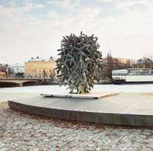 Den äldre delen av museet, Cyrillushuset, har en monumental entré mot Spegeldammen i Museiparken. Där är de stjärnformade fönstren och den höga portalen med infälld belysning ett vackert blickfång.