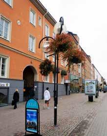 Foto: Frida Almqvist. Vid dåligt väder är belysningen allt annat än trivsam på Stora torget. Foto: Frida Almqvist. Inne i centrum finns en mera varierad armaturpark på vissa ställen.