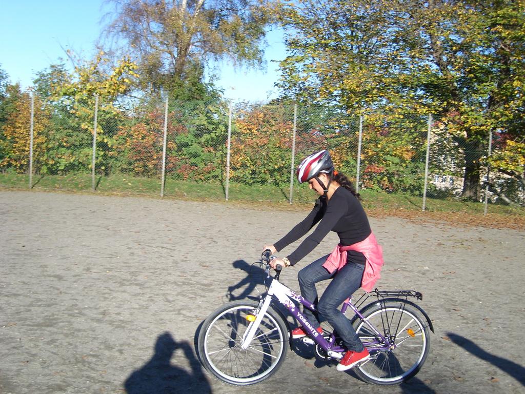 Stoppövning Instruktören ber helt enkelt eleven att stanna när de cyklar förbi. Observera noggrant vad eleven gör för att stoppa cykeln.