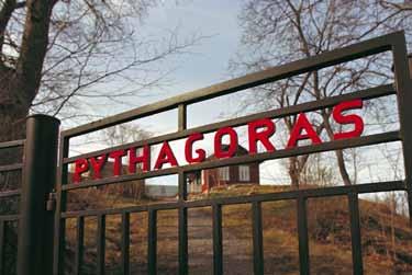 Pythagoras är en av landets få stora mekaniska verkstäder av sekelskifteskaraktär med bevarad produktionsutrustning.