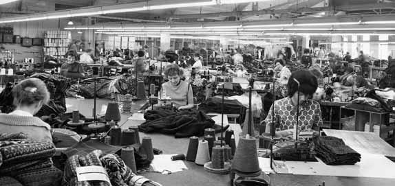 Textilindustrin har alltid varit dominerad av kvinnor. Halla Textil ab i Överlida var ett av de väverier som vi tittade närmare på.