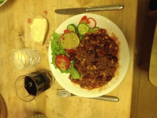 Grädda i 200 ugnsvärme ca 45 min. Låt gärna moussakan stå 10 min innan den serveras. Vegansk variant. Byt ut köttfärsen mot en sanslös mängd champinjoner brynta i olivolja.