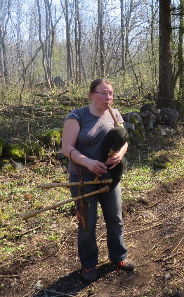 Det blev 20 personer i gänget som omedvetet hade bundit sig till en ny tradition på Stora Rågö talkoarbete för återställandet av Estlands eget Machu Picchu.