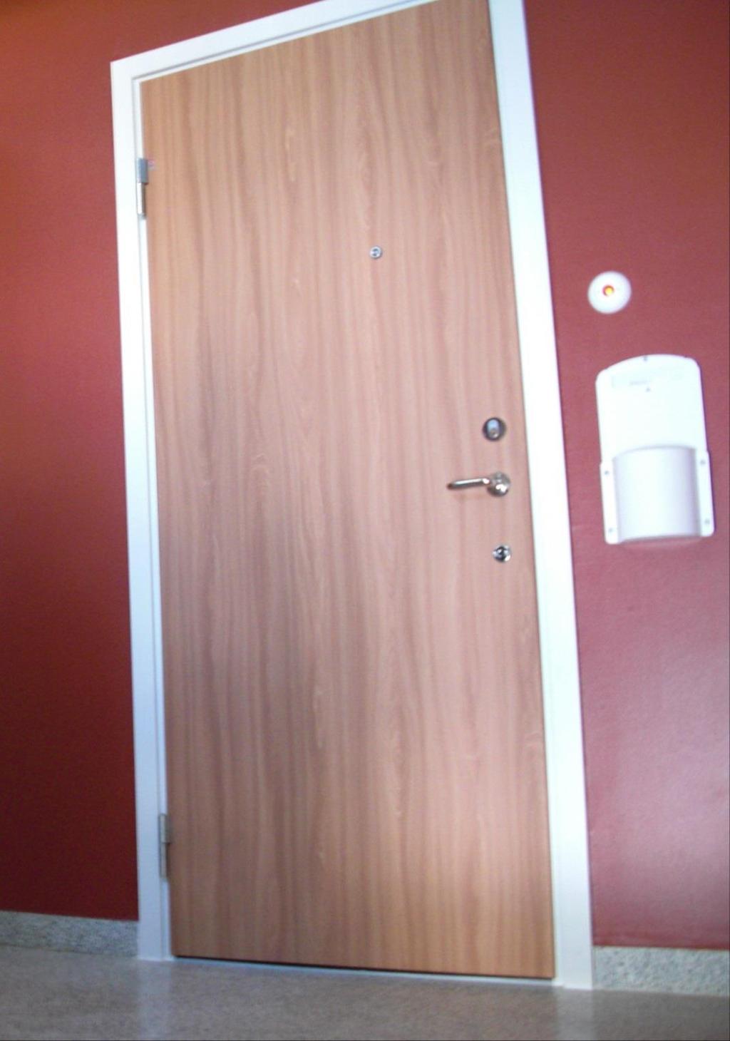 Renovering av trapphus Byte av dörrar Målning av