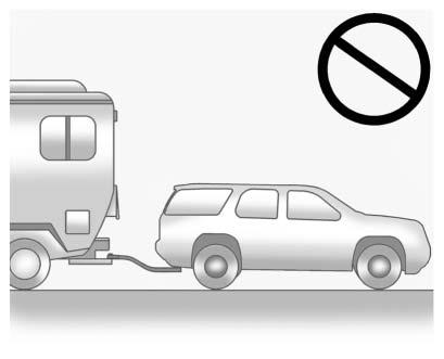 Bogsera fordonet i fronten med alla bakhjul på marken: 1. Placera framhjulen på en dollyvagn. 2. Växla till P (parkeringsläge).