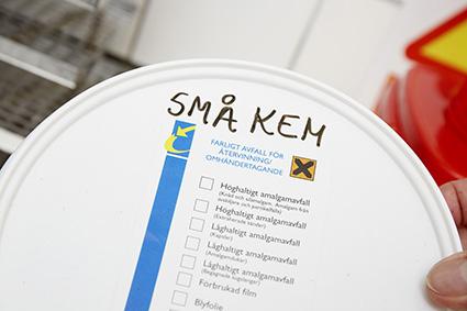 Kemikaliehantering Säkerhetsdatabladen ska vara tillgängliga för dem som arbetar med kemikalierna eller på annat sätt kommer i kontakt med dessa.