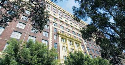 Park Hyatt Sydney Oaks Goldsbrough Apartments Ett nyrenoverat förstaklass hotell vid vattnet nära historiska Rocksområdet som nästlar sig in under Sydney Harbour Bridge och med utsikt över hamnen och