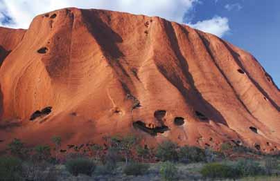 Tillsammans med AAT Kings kan vi erbjuda en guidad 3 dagars tur från Alice Springs in till Red Centre. Höjdpunkterna på turen är Uluru, Kata Tjuta och Kings Canyon.